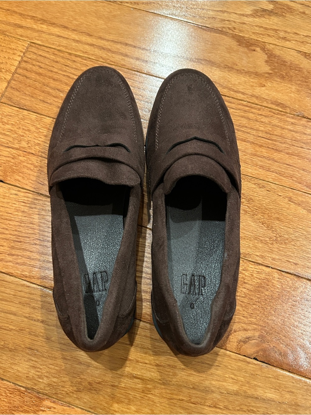 GAP women’s Brown Suede Penny Loafers